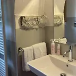 아파트 La Casa - Cosy For 2 With Shared Swimming Pool And View